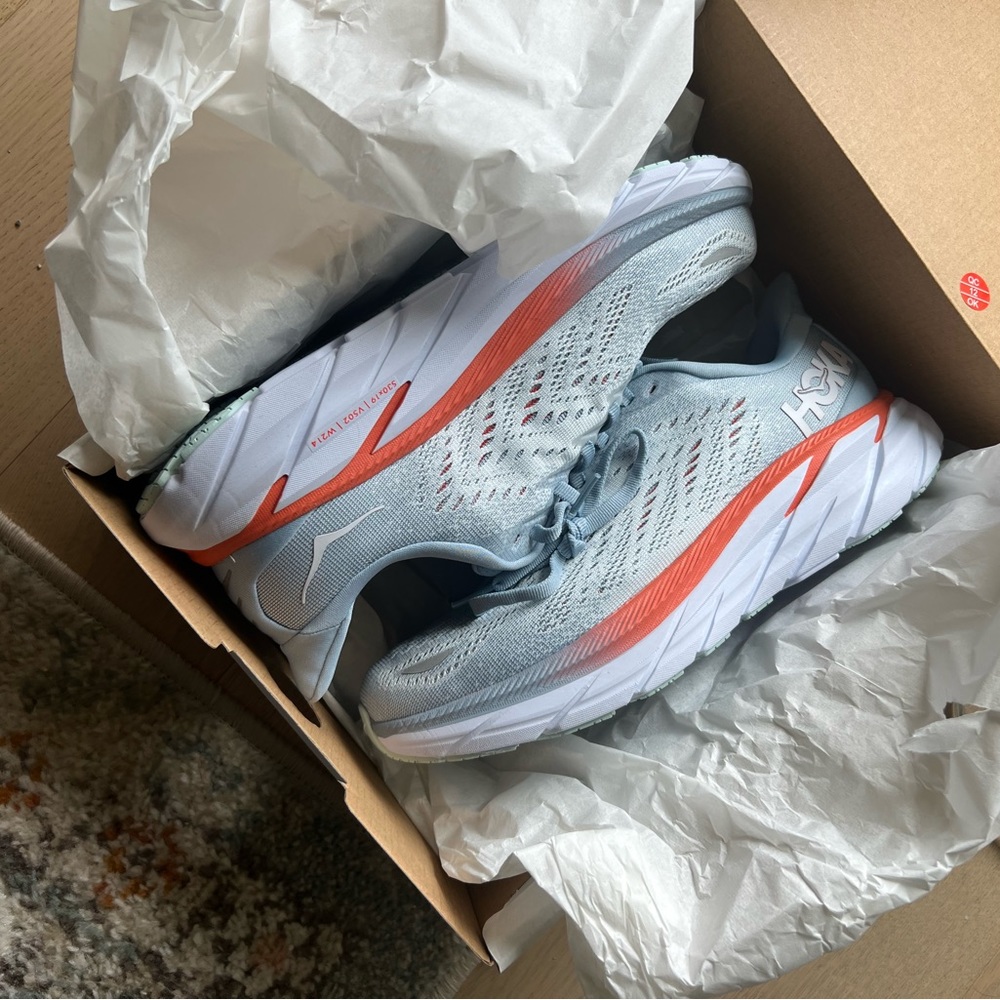 NWT HOKA Clifton 8 Running shoe size 7.5 W